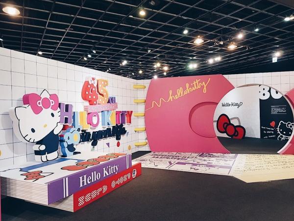 免費入場！台灣高雄「Whats Kawaii Hello Kitty 45週年特展」 5大主題區/3米高Hello Kitty巨型扭蛋機