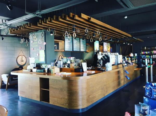 全台灣最北Starbucks門市 海港景色 x 獨有藍眼淚設計裝潢