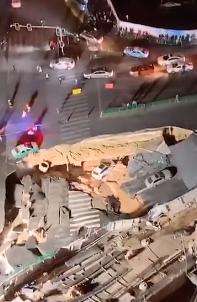 內地廈門地鐵站工地突下陷 2車掉落巨洞 污水猛灌月台