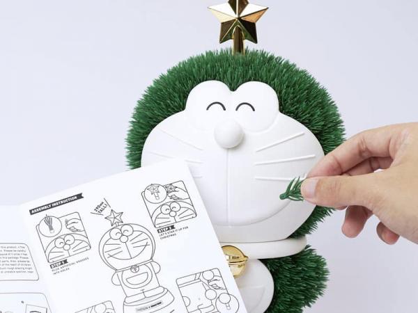 台灣推多啦A夢造型聖誕樹 親手插上人造草/雪白發光款 超吸睛！