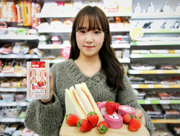 韓國冬天必食便利店商品 超抵食原粒士多啤梨三文治！