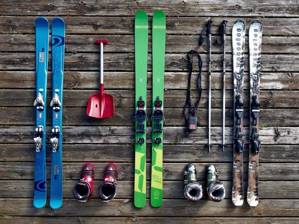 滑雪裝備新手選購貼士 揀滑雪手套、滑雪鏡、滑雪板注意事項