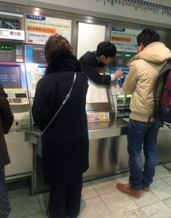 日本鐵路按求助鍵票務員即彈出 網民：靚仔到想瘋狂按鍵！