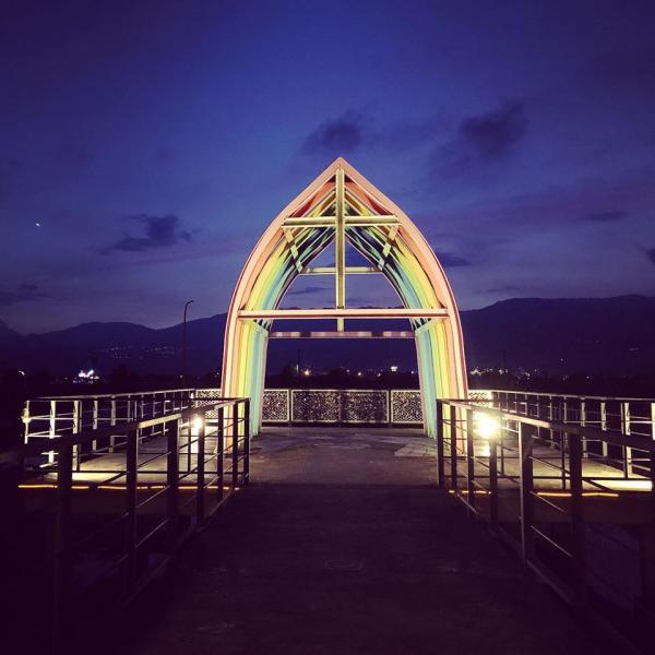 台灣天空島上的小木屋 浪漫七彩小屋/彩虹教堂/小型天空之鏡