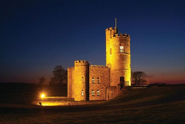 包起成棟18世紀英國古堡 一人每晚只需約500港紙！