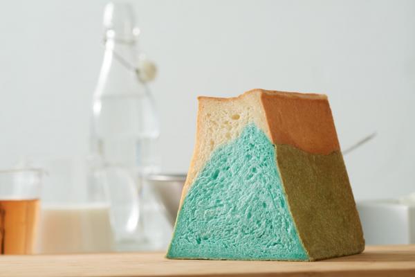 河口湖新開麵包店FUJISAN SHOKUPAN推出富士山造型麵包 將富士山吃落肚！