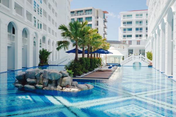 泰國布吉葡式古典宮廷酒店 主題套房直通藍白色大型泳池