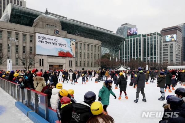 盤點首爾1月必去戶外溜冰場 首爾廣場溜冰場