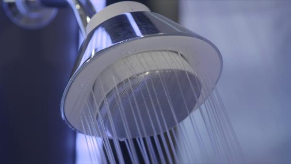 美國浴室品牌推出科技產品成熱話 特製減水聲喇叭花灑！