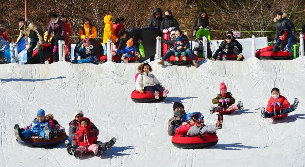 釜山家庭遊必玩雪撬滑行體驗 冬日限定開放100米雪道！ 金海伽倻主題公園 