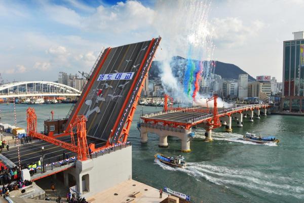 釜山必去影島大橋 每日限定開橋儀式！