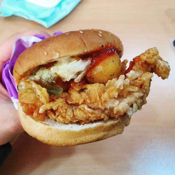 韓國KFC新產品成網絡熱話 重量級芝士波炸雞漢堡！