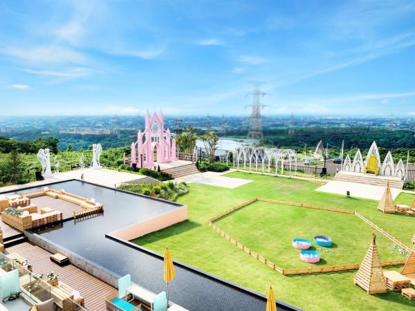 台灣景觀咖啡廳「薇絲山庭」 超夢幻粉紅教堂/小型天空之鏡
