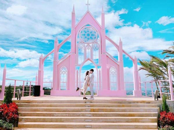 台灣景觀咖啡廳「薇絲山庭」 超夢幻粉紅教堂/小型天空之鏡