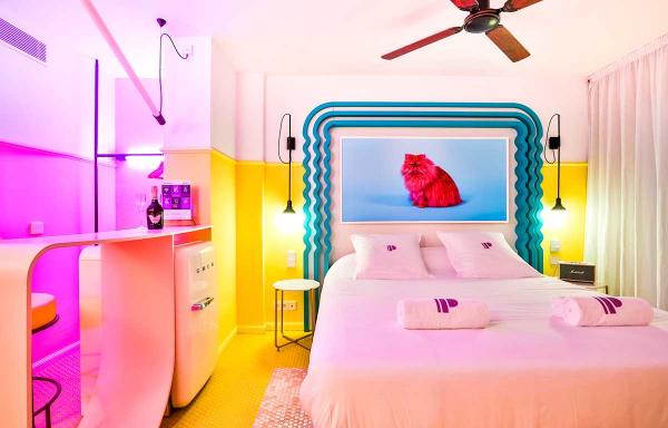 西班牙「伊維薩天堂藝術酒店」 打造超夢幻糖果色系海島度假屋