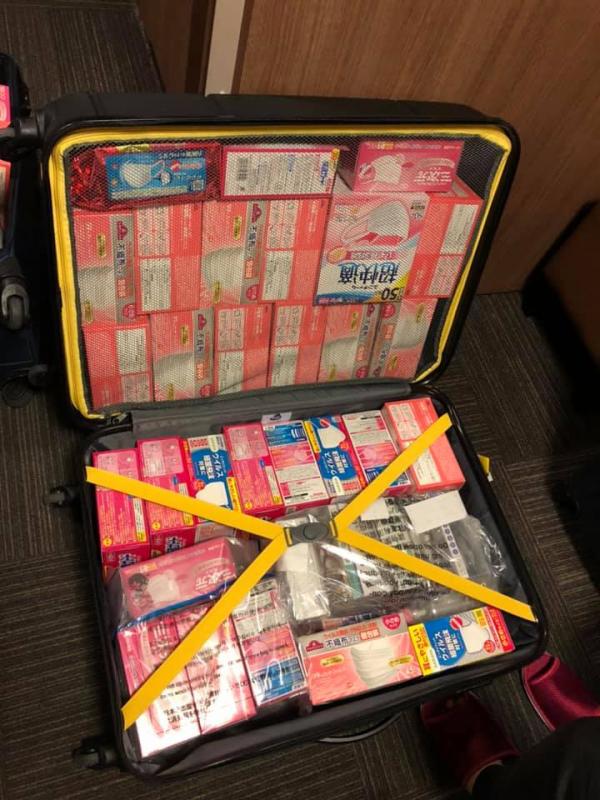 港女與家人遊日本帶3000口罩回港 派勻港九新界 優先送老人、醫護、小朋友