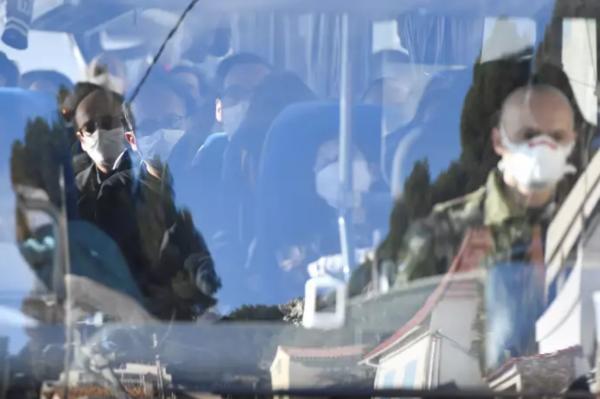 法國政府安排僑民住進隔離營 坐擁陽光海灘、康樂設施猶如度假天堂