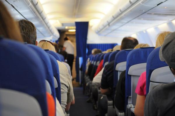 坐走廊位或增加感染風險 《國家地理雜誌》拆解飛機安全座位