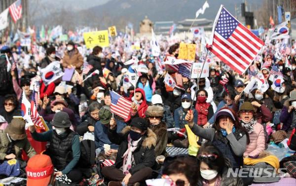 韓國保守派牧師無視禁令舉行集會 無口罩高呼﹕「感染也是愛國表現」