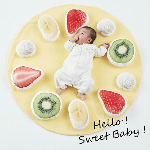 日本推出法式可麗餅嬰兒毛毯 BB被水果忌廉抱枕包圍超得意！
