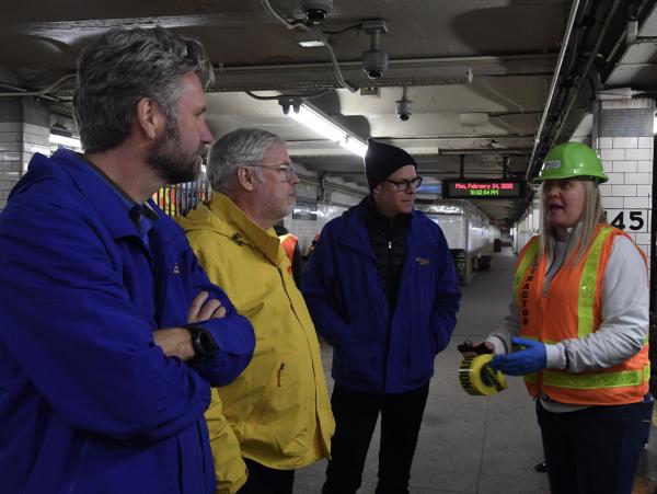 紐約地鐵禁止員工戴口罩上班 部門主管：戴口罩會引起乘客恐慌