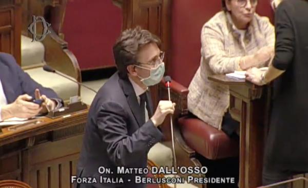 戴口罩入議會被指製造恐慌 意大利議員：聰明人早應戴上口罩