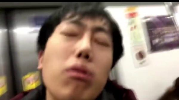 韓國YouTuber地鐵除口罩扮咳 大叫「我來自武漢我有肺炎！」