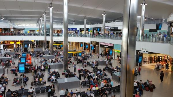 英國機場被批零檢疫 意大利入境旅客不知要隔離
