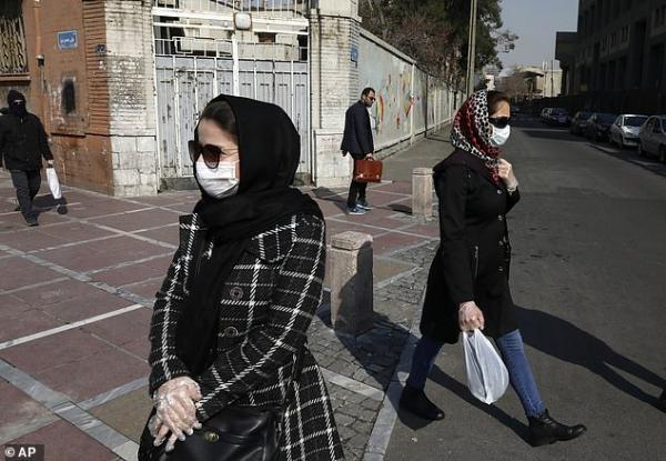 伊朗民眾誤信飲酒可預防新冠肺炎 超過400人飲假酒中毒、57人身亡