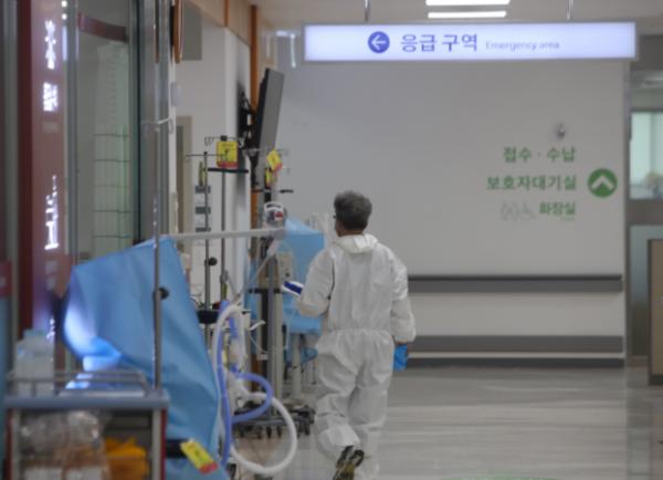 韓國大邱17歲少年肺炎急逝 10次新冠病毒檢測均呈陰性！