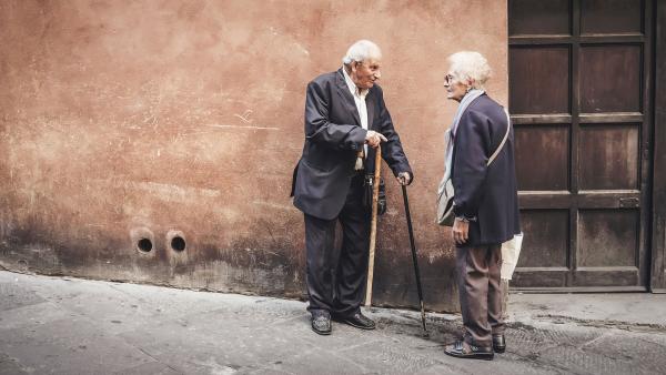 為何意大利死亡率高企？ 專家： 年齡、性別及吸煙習慣或成關鍵