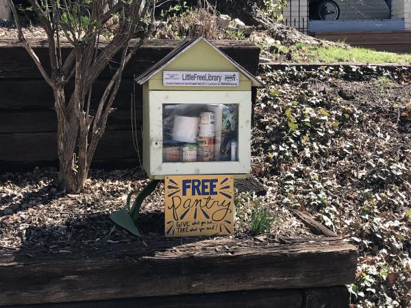 美國民眾將圖書箱變為食物箱 讓有需要鄰舍免費享用