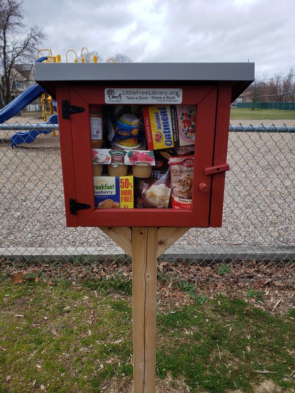 美國民眾將圖書箱變為食物箱 讓有需要鄰舍免費享用