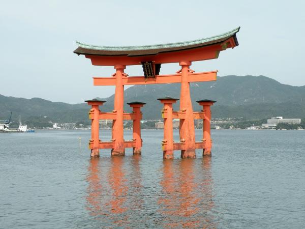 7. 日本嚴島神社 （Itsukushima Shrine）