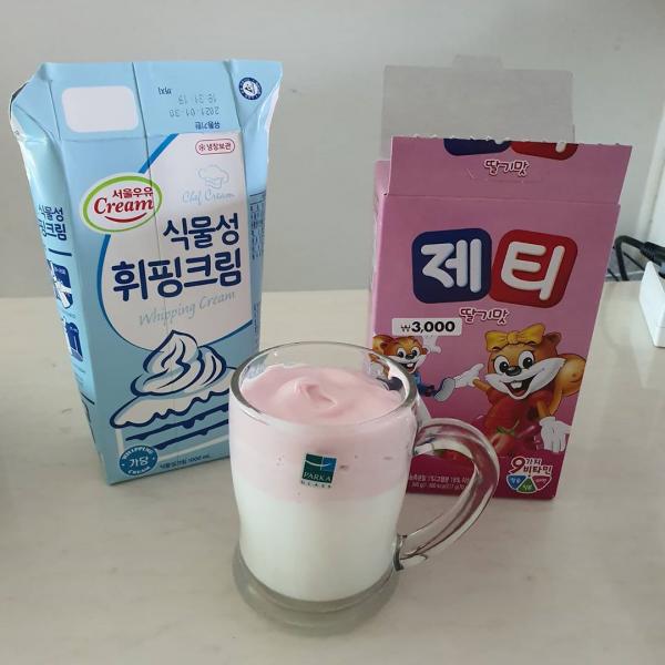 韓國網民「400次咖啡」改良版 士多啤梨/抹茶泡沫奶蓋！