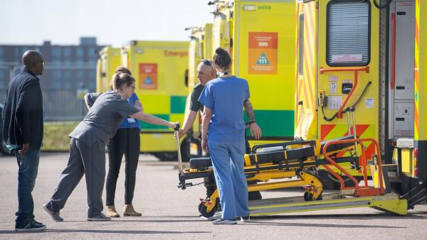 英國23歲護士發高燒仍需當值12小時 回家後發現倒斃床上