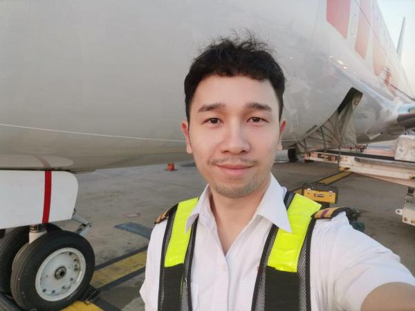 泰國飛機工程師被迫放無薪假 為養家能屈能伸轉行洗冷氣