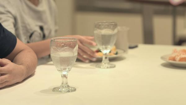 《雙層公寓》教日本女生戀愛攻略 1隻杯測對方對你有無好感