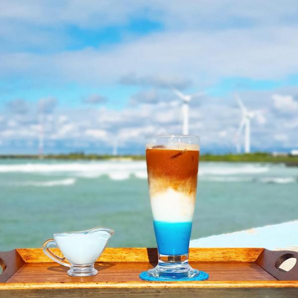 濟州島10大必試甜品推介 絕美海景漸層咖啡- Jjokkeullak（쪼끌락）