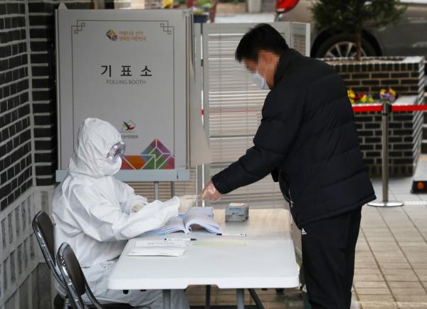 釜山確診父女接觸者近1200人 曾參與投票／醫院上班／教會禮拜！