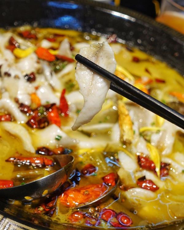 澳門江小魚冷鍋酸菜魚：酸菜魚