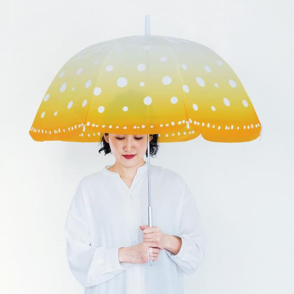 日本雜貨品牌新推水母雨傘 半透明顏色令雨天變夢幻
