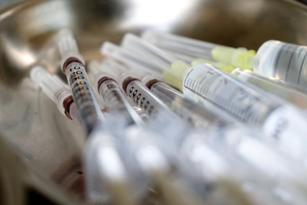 肺炎疫苗短時間內難以面世 專家估計最快2021年底有機會推出市面