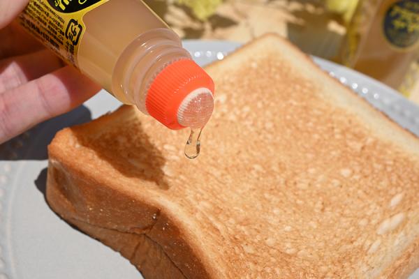 日本新推懶人恩物膠水蜜糖筆 擠出蜂蜜均勻搽麵包超方便！