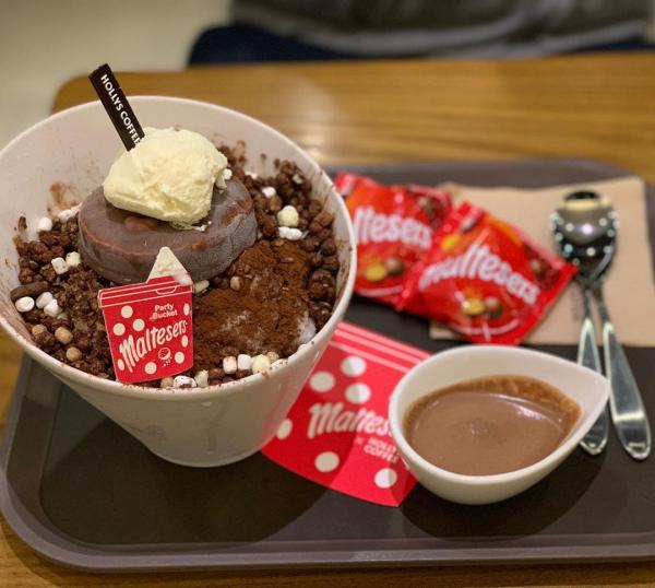 韓國HOLLYS COFFEE期間限定甜品 超邪惡麥提莎牛奶刨冰！