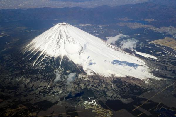 富士山史上首次夏季全面封山 富士宮、吉田等4條登山道及山小屋停開
