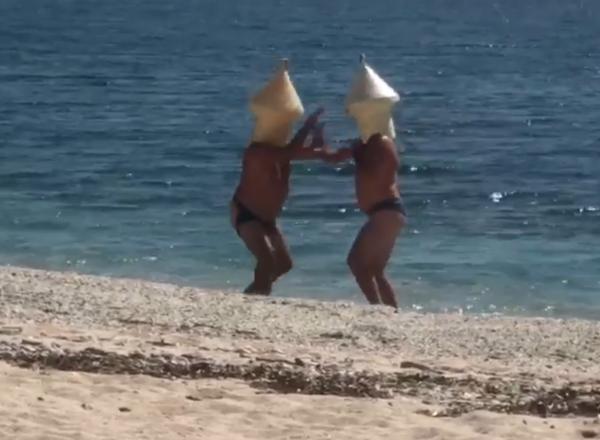 法國兩名男子無視封城衝海灘游泳 奇裝打扮欲掩人耳目終變鬧劇當場被捕