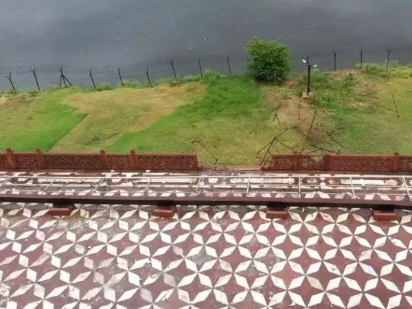 印度泰姬陵遭雷擊受損 正門、欄杆損壞料花200萬盧比修復