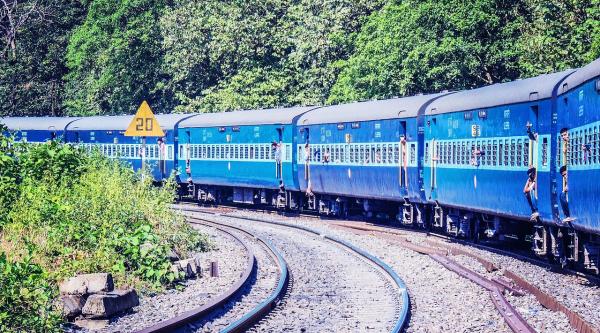 印度單日新增近1.2萬宗確診 須徵用火車改建臨時病房
