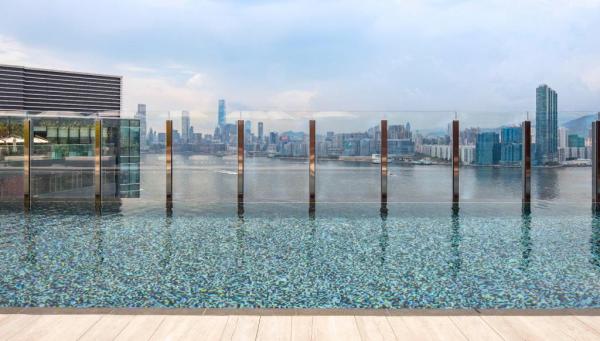 香港維港凱悅尚萃酒店（Hyatt Centric Victoria Harbour Hong Kong）地址：北角北角邨里1號 Infinity Pool 無邊際泳池